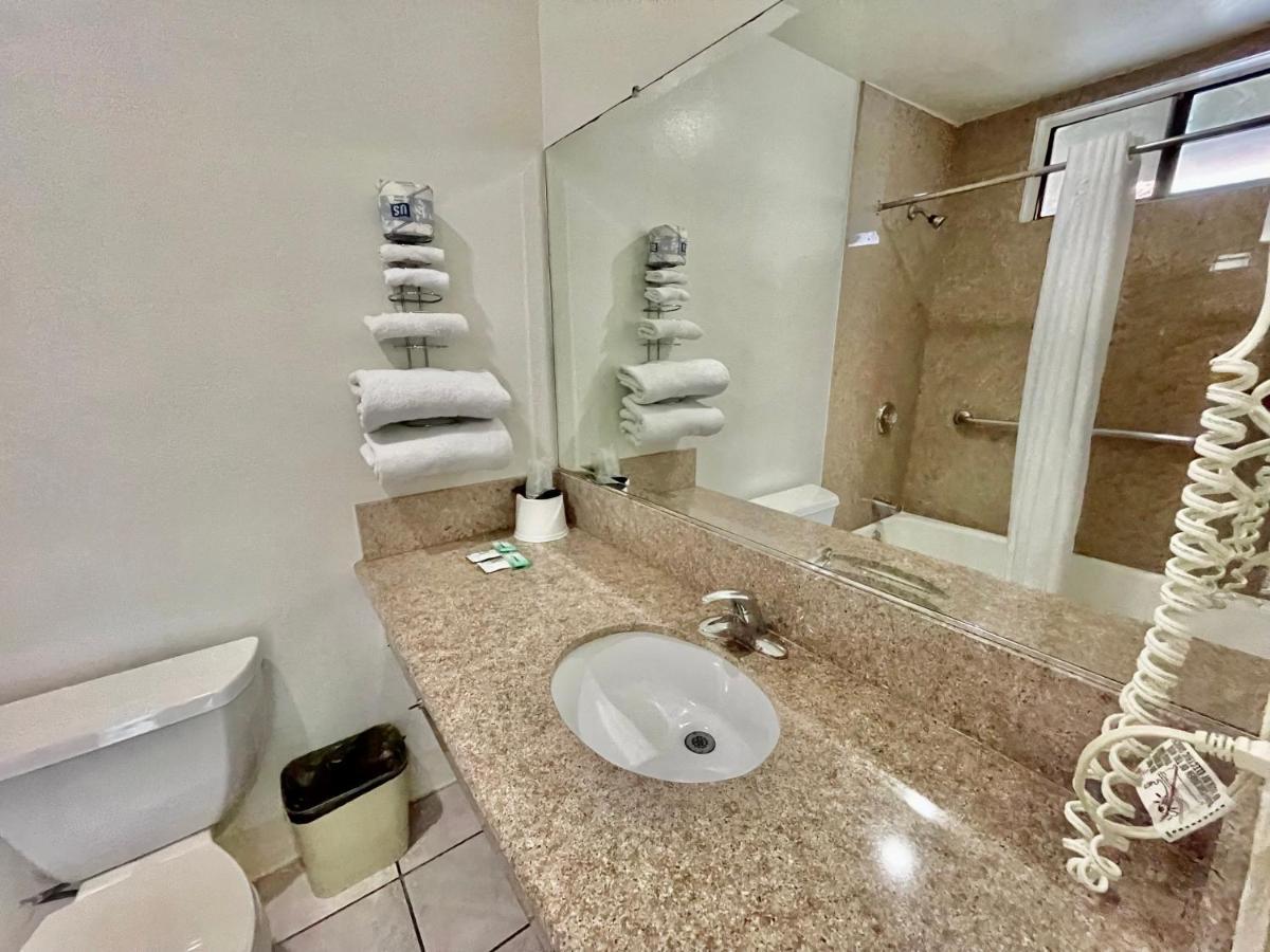 Rodeway Inn Santa Ana Ngoại thất bức ảnh